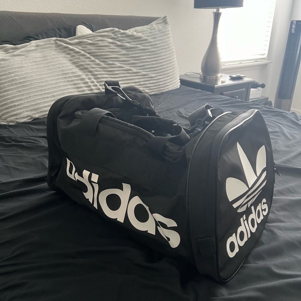 Travel duffel bag // MEDIUM // ADIDAS // BLACK